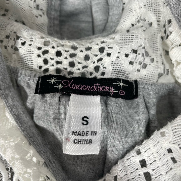 Girls top with lace embellishment on top size S - Picture 3 of 4